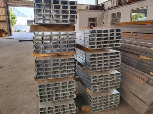 Đấm đục thép galvanized cán nóng C phần Purlins theo chiều dài