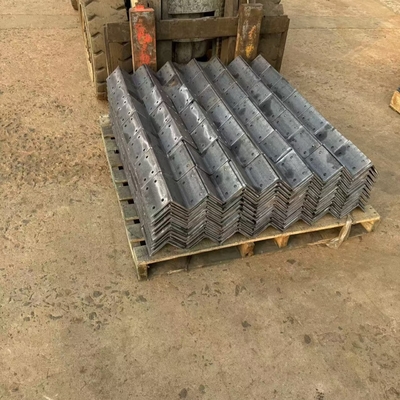 Phiên bản ngắn Thép góc kẽm với lỗ của tùy chỉnh