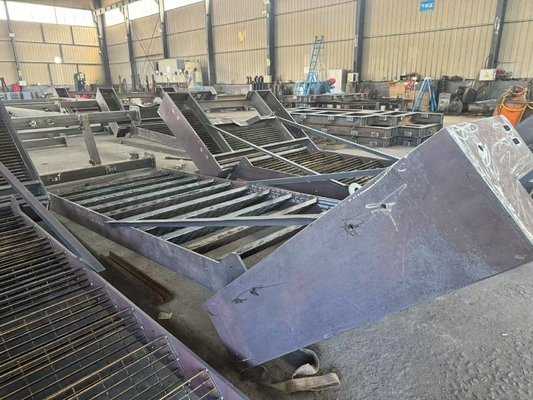 Thang thép ngoài trời công nghiệp cho các công trường xây dựng mạnh mẽ bền chống ăn mòn giải pháp hoàn hảo cho các nhà máy kho